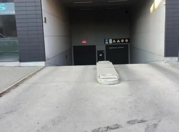 Manto Namai In Center Of *