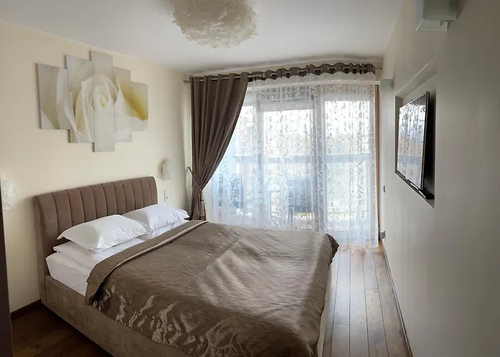 Manto Namai In Center Of *